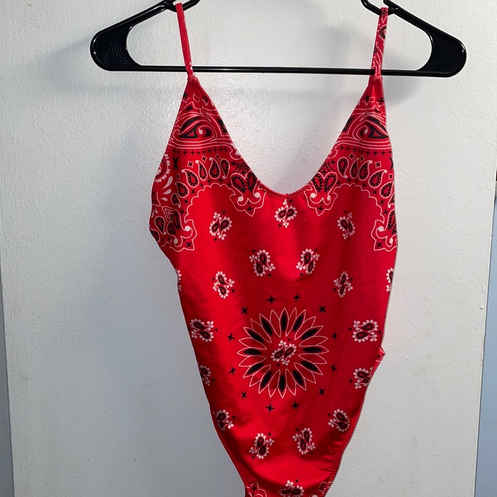 LIKE NEW FOREVER 21 One Piece Swimsuit Size L